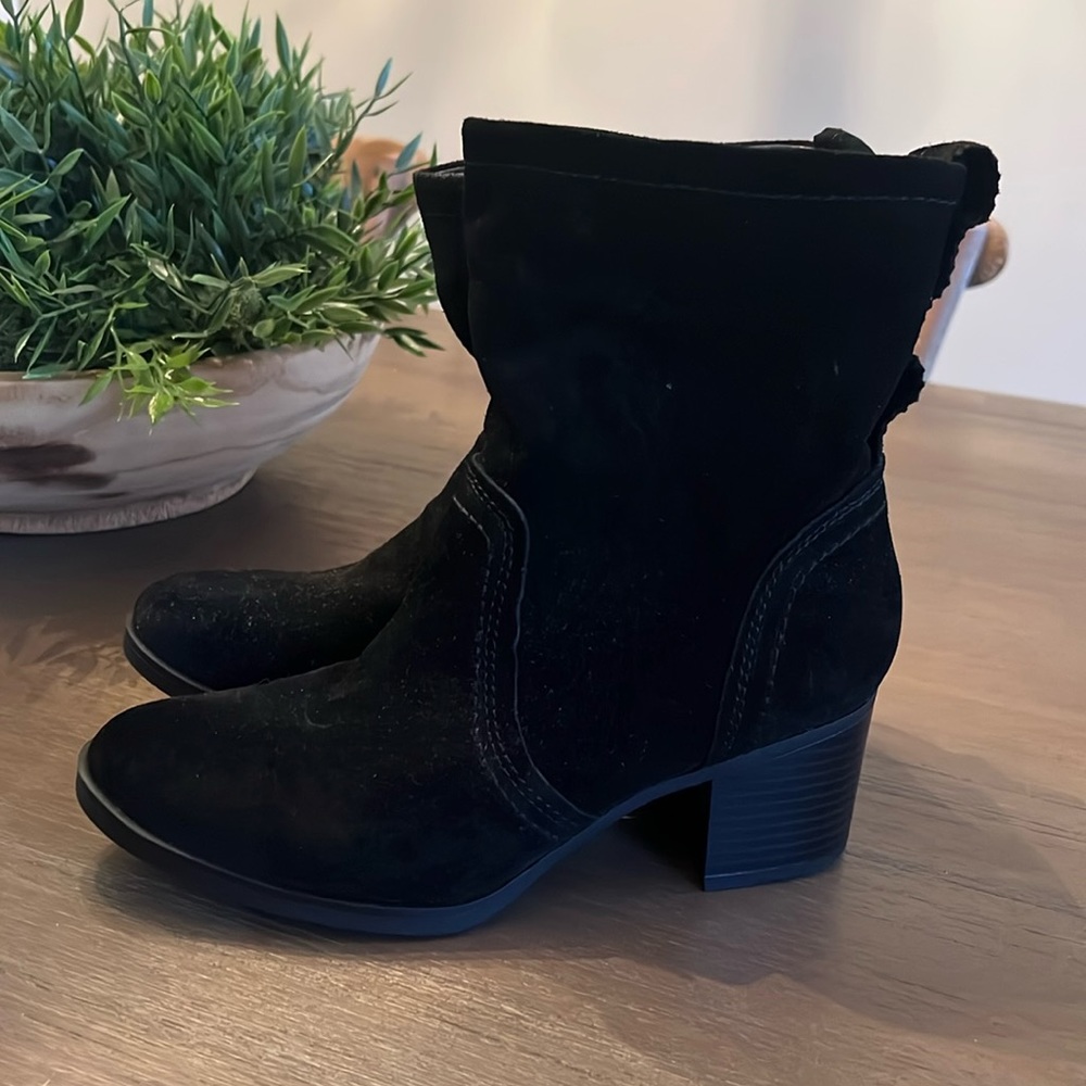 White Mountain Black Suede Bootie